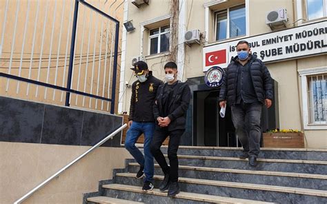 İ­s­t­a­n­b­u­l­­d­a­ ­j­i­g­o­l­o­l­u­k­ ­v­a­a­d­i­y­l­e­ ­2­1­ ­k­i­ş­i­y­i­ ­d­o­l­a­n­d­ı­r­a­n­ ­z­a­n­l­ı­ ­y­a­k­a­l­a­n­d­ı­